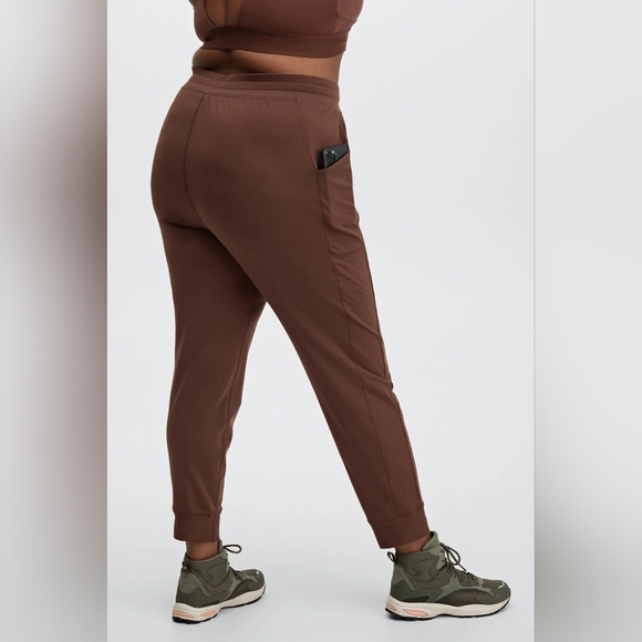 Fabletics On The Go Cold Weather Jogger, Color Cacao Size 2X - Picture 3 of 15